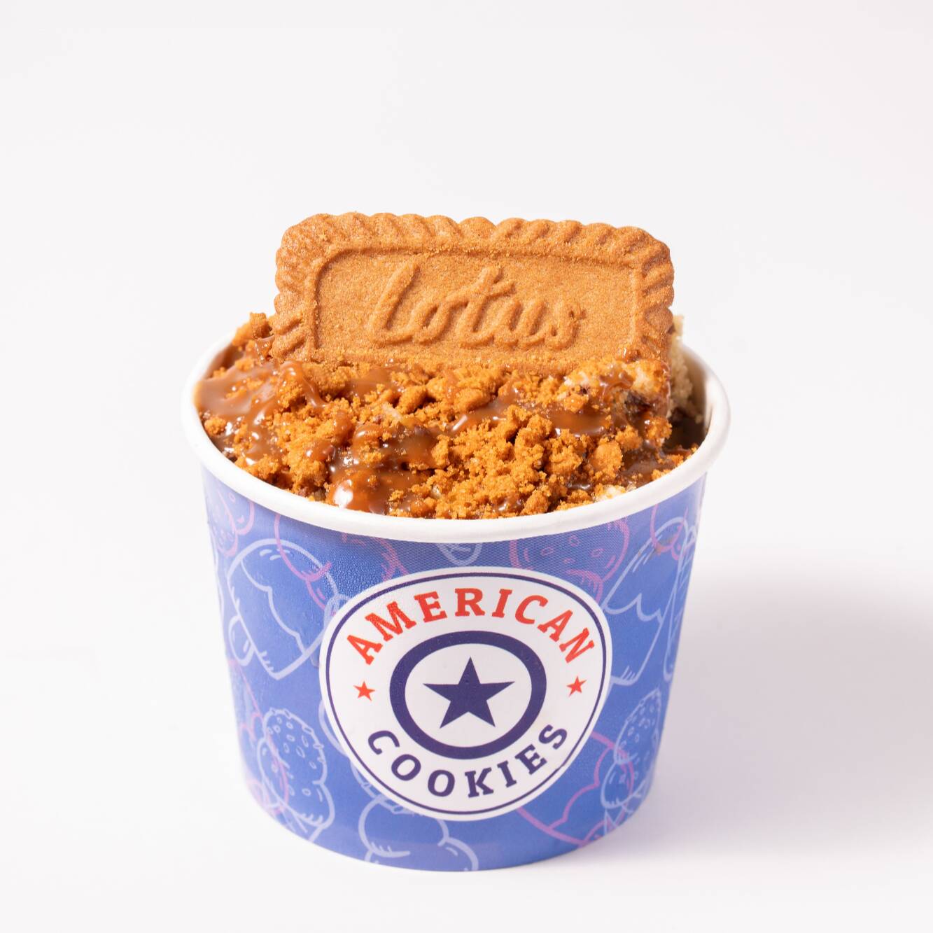Sorvete cremoso com pedaços de
cookie clássico ao leite, calda de
caramelo belga e finalização com
lotus triturado.