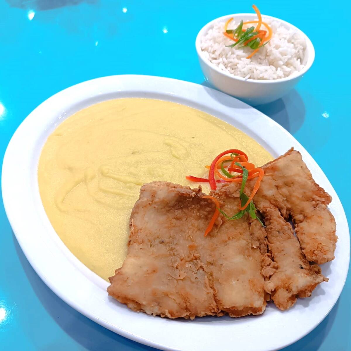 Puré De Papa Con Filete De Pescado