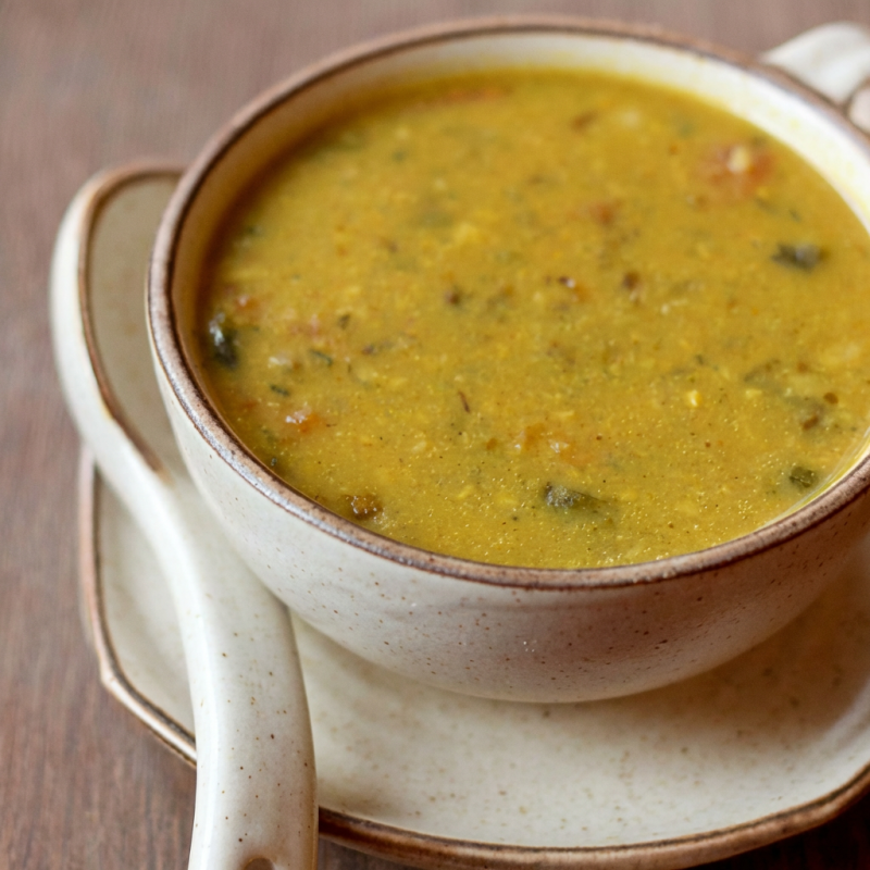 Lentilha vermelha cozida com especiarias indianas