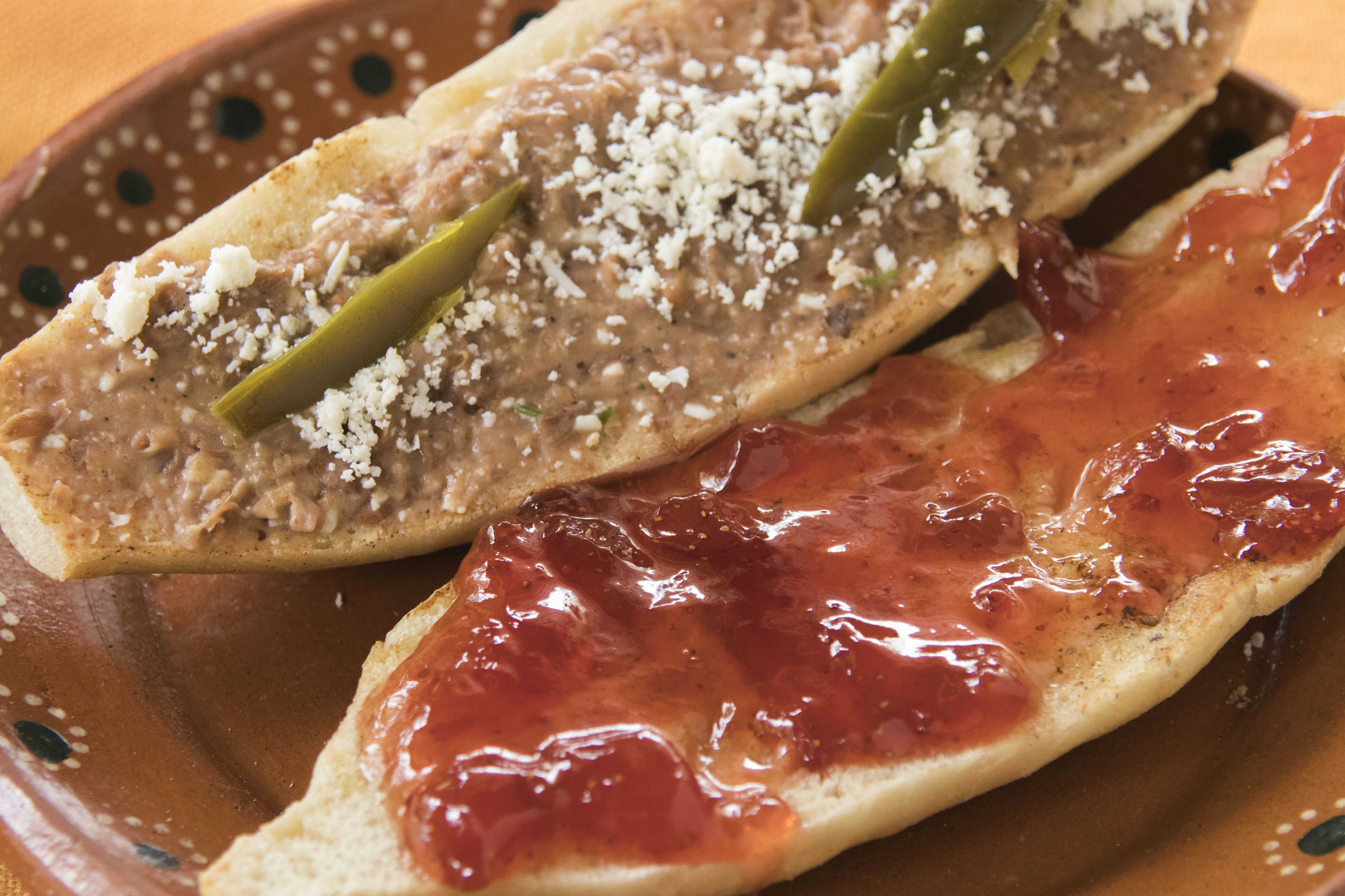 Mollete de Frijoles