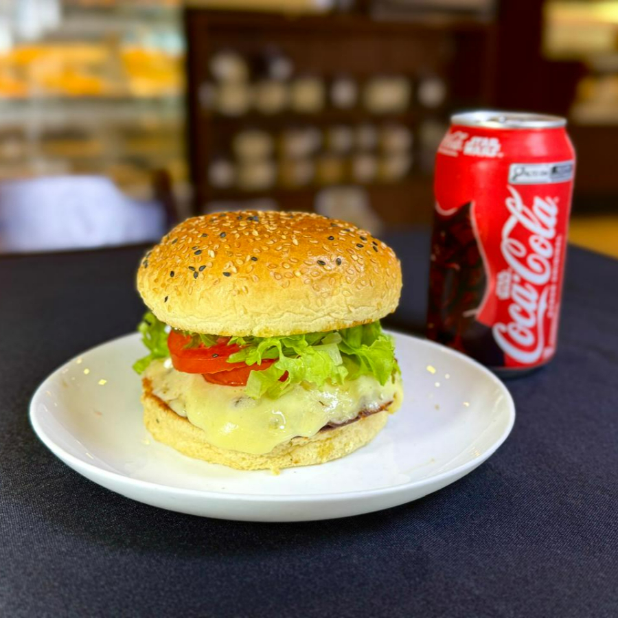Pão Gourmet, Hamburguer Artesanal de 100Gr, Mussarela Derretida por Cima, Molho Barbecue, Alface e Tomate
