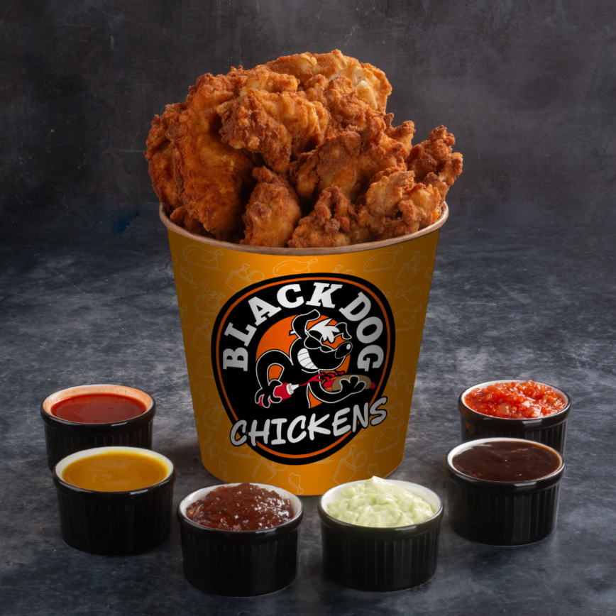 São 16 suculentas e crocantes tiras de frango empanadas + 2 molhos à sua escolha!