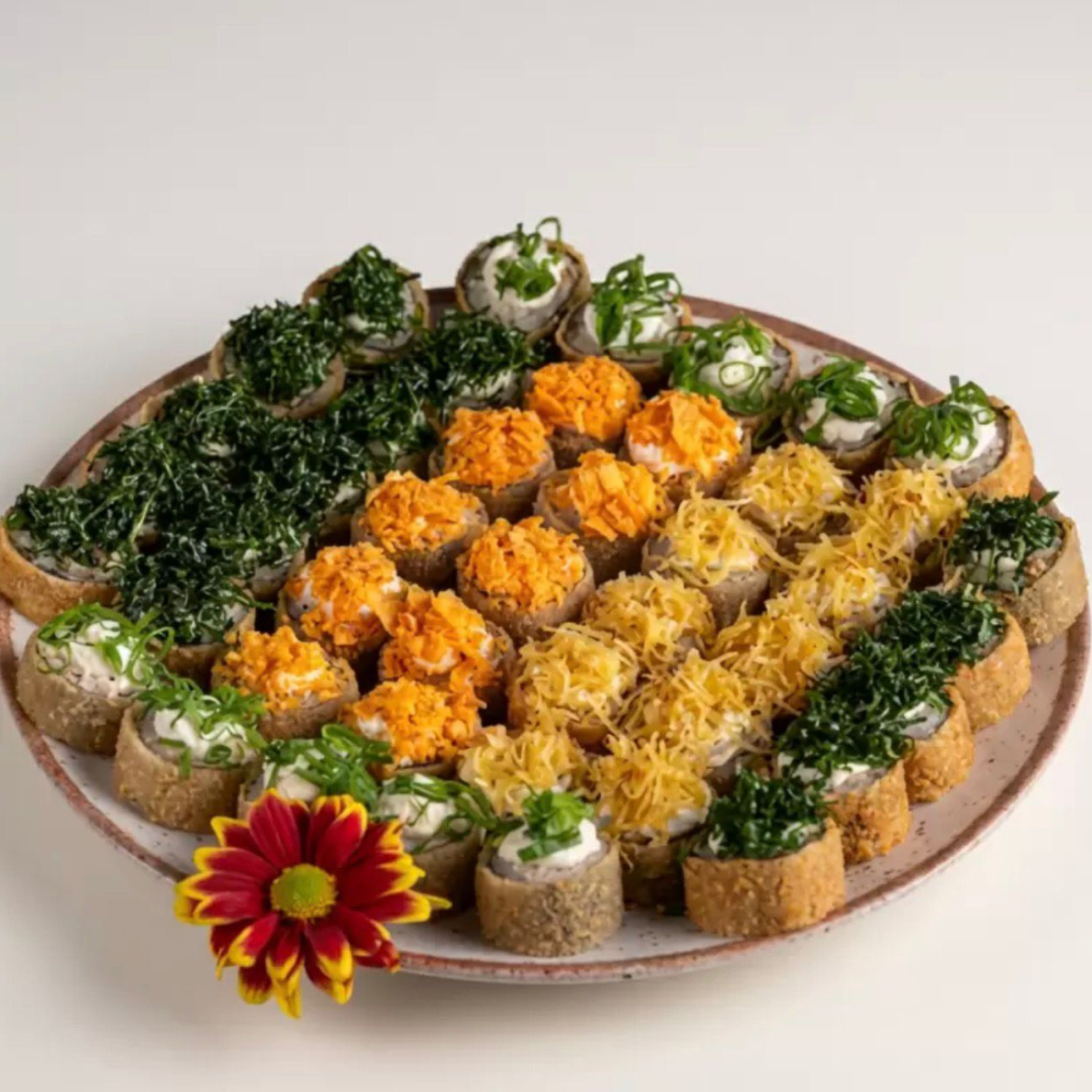 20 Hot Roll c/ cebolinha, 20 hot roll c/ couve crispy, 20 hot roll c/ batata crispy