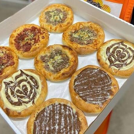 9 esfihas salgadas de 9 cm - 03 de calabresa, 03 de queijo, 03 de frango