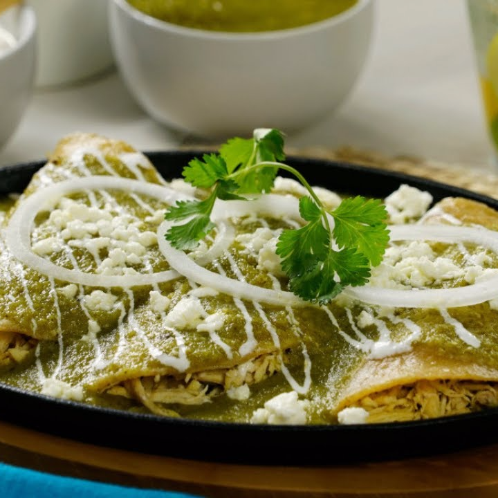 ENCHILADAS DE POLLO VERDE
