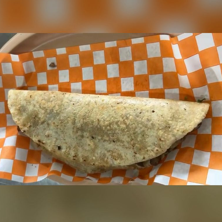 Quesadilla de maíz arrachera