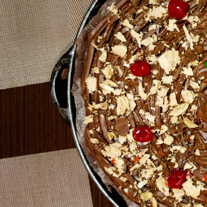 Chocolate, bombom sonho de Valsa ou Ouro Branco e cereja.