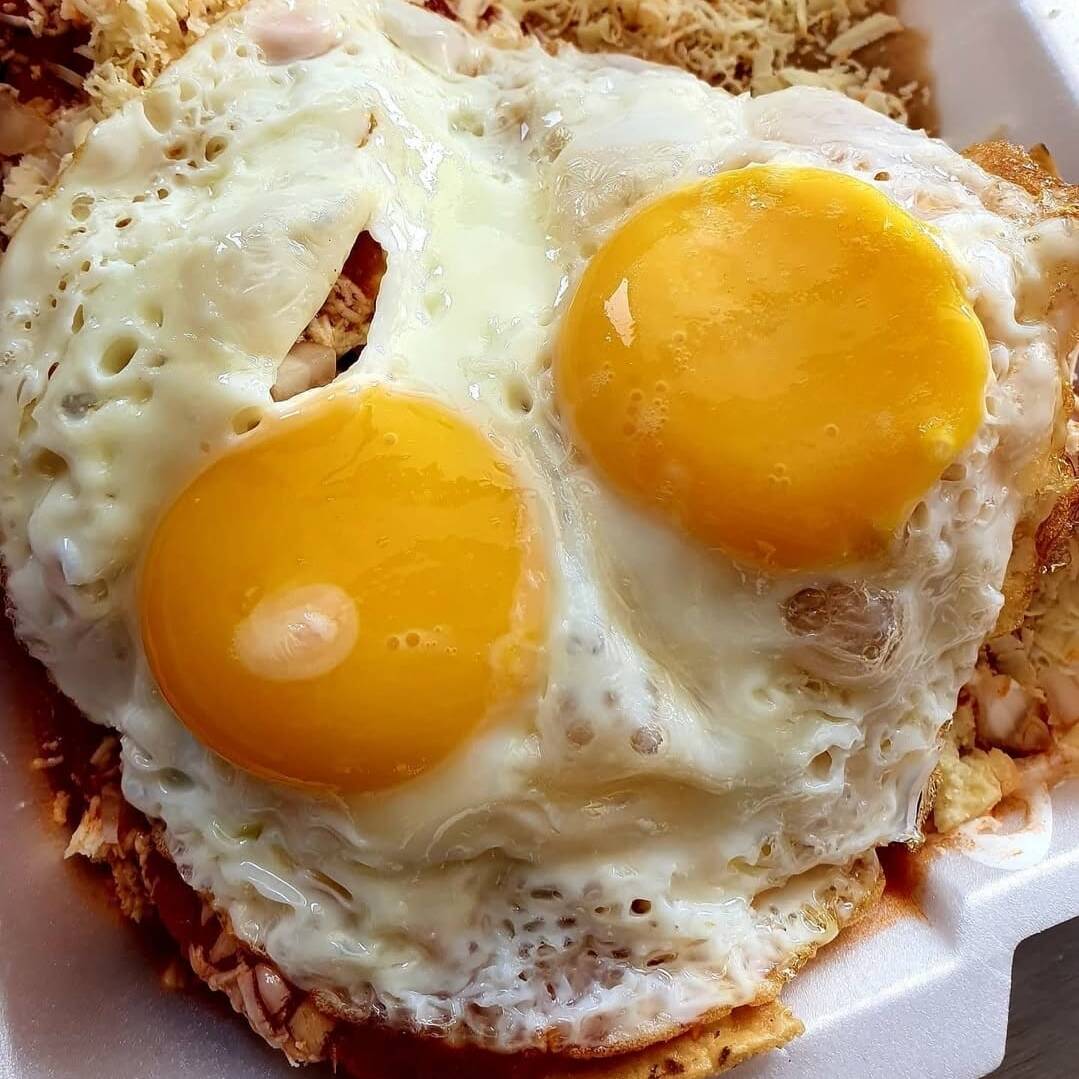 Chilaquiles Rojos Pollo