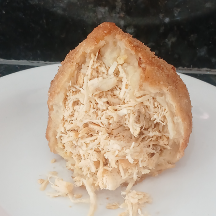 Feita com massa de batata.
Fritamos sua coxinha no momento do pedido.