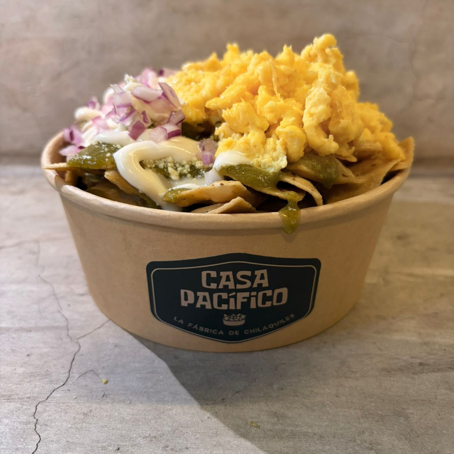 Chilaquiles con Huevo Revuelto