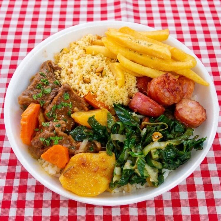 Marmita completa: arroz, feijão, 2 acompanhamentos e 2 misturas, montada do seu jeito para uma refeição prática e saborosa. 🍽️