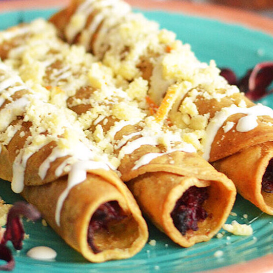 ORDEN TACOS DORADOS POLLO 5 PZS