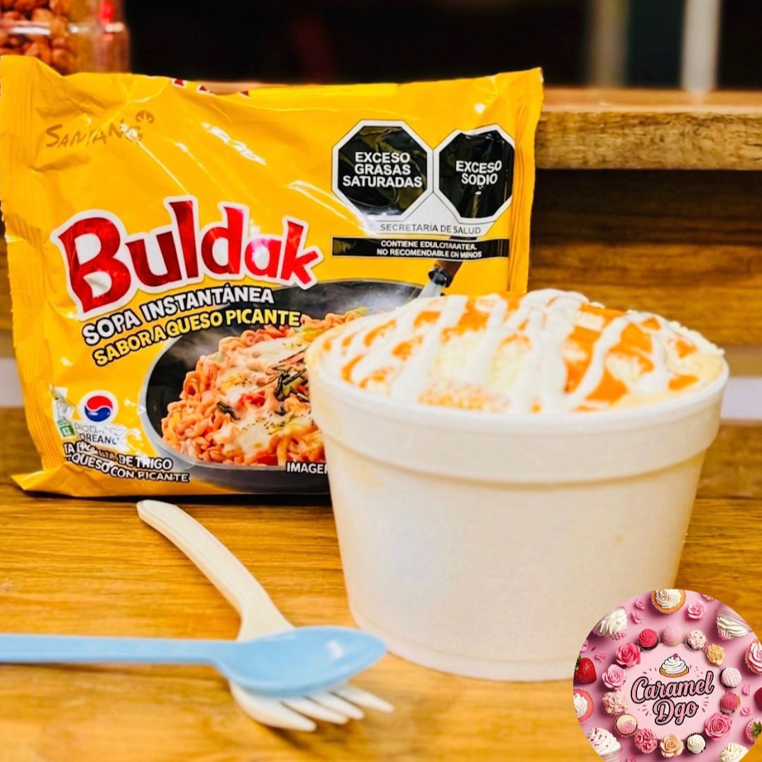 Charola Buldak Amarilla con Elote y Tostitos