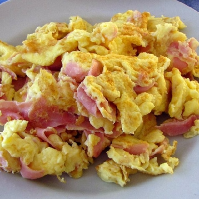 Huevos Revueltos con Tocino
