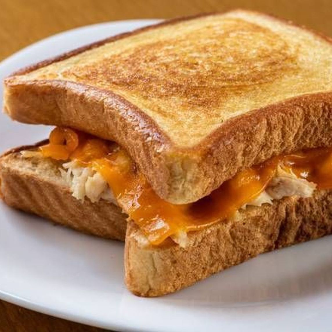 Texas Toast con Pollo y Cheddar