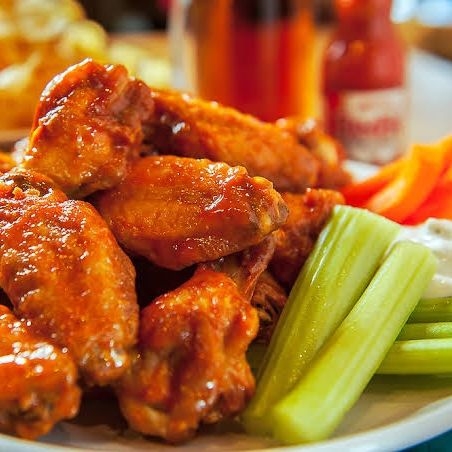 8 ALITAS + PAPAS FRITAS + COCA-COLA