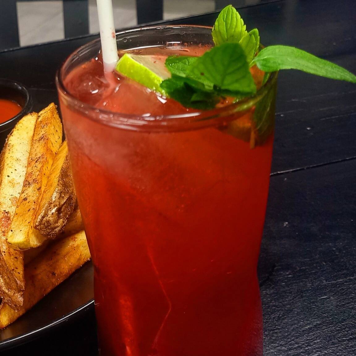 Limonada de Frutos Rojos en Agua Mineral