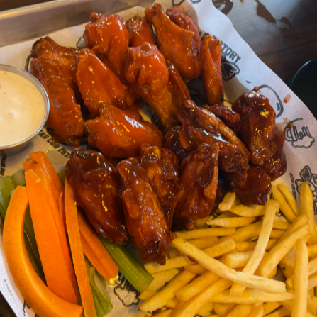 Orden de 10 Alitas + Papas