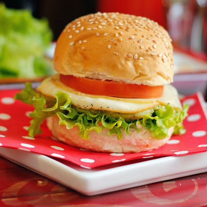 Pão Bola, Ovo, Queijo, Presunto, Salada, Batata Palha (Sem Carne)