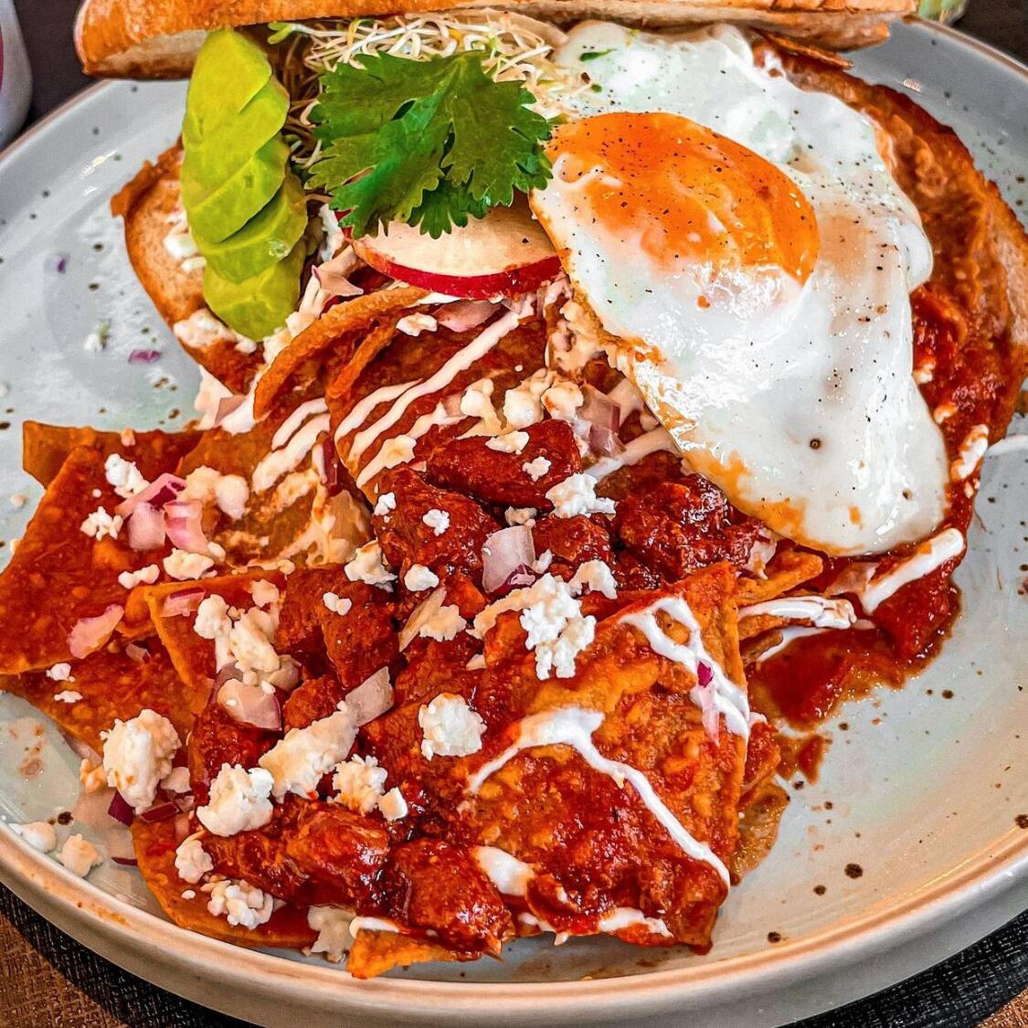 Combo Chilaquiles Mexicanos + Consomé