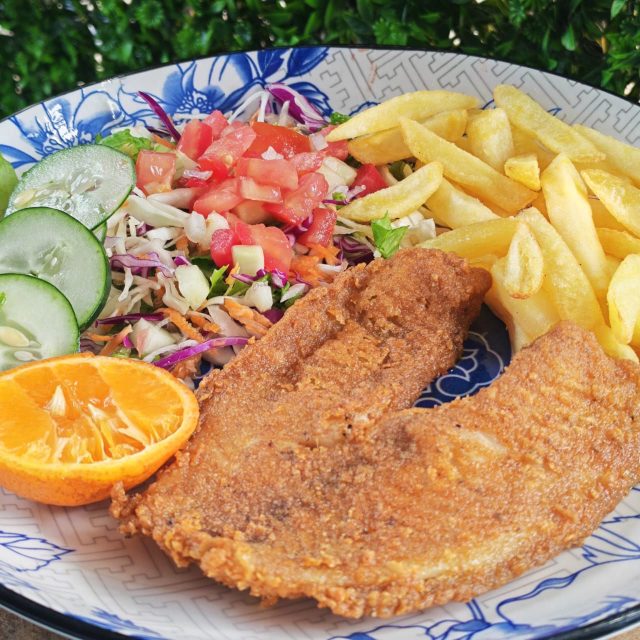 Pescado+ Ensalada+ Papas Fritas