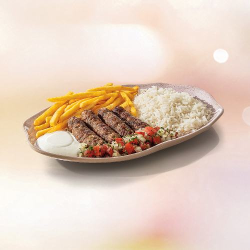 Quatro rolinhos suculentos de kafta temperada, servidos com arroz, batata frita e um molho de alho irresistível. uma delícia que não dá para resistir!.