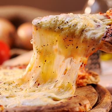 🧀 Muçarela cremosa e orégano. A base de tudo. Simples, leve e viciante.