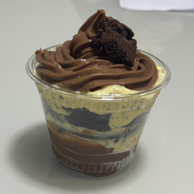 creme de chocolate, mousse de maracujá, brownie