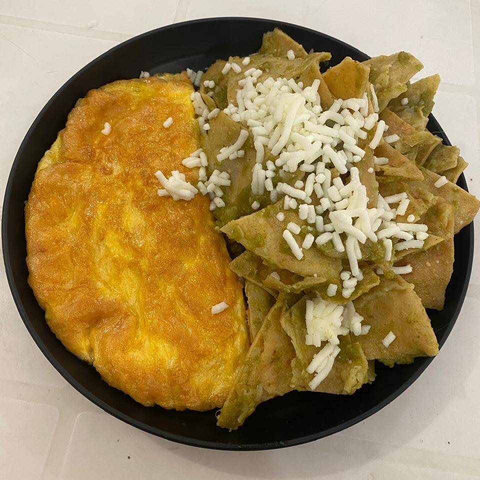 Chilaquiles y Omelet