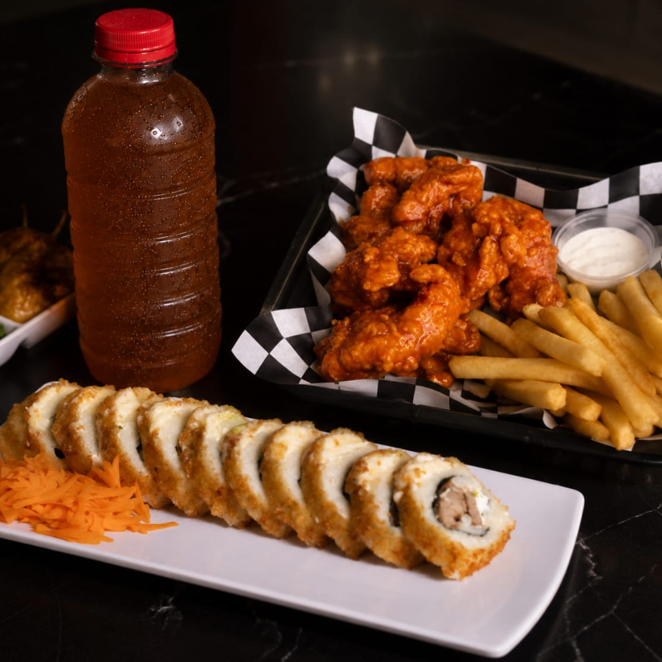 Combo Boneless + Papas + 1 Sushi 3 Queso + 1 Lt Te