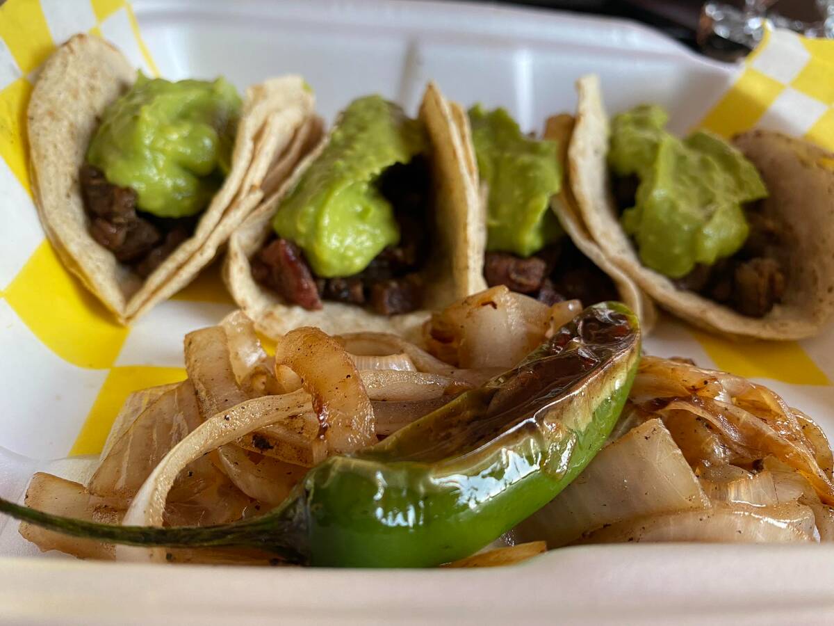 Tacos Y Piratas De Carne Asada "El Johnny"