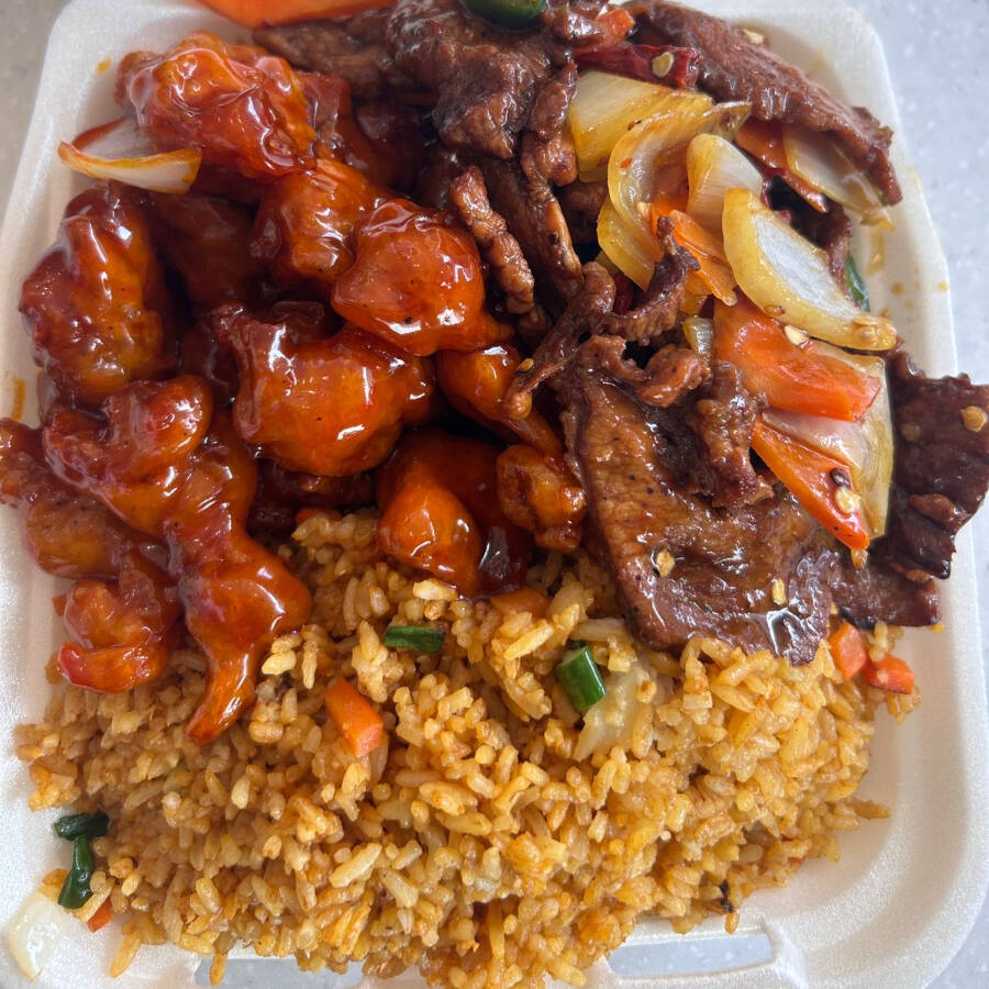 3 Guisos a Escoger: Porción Grande