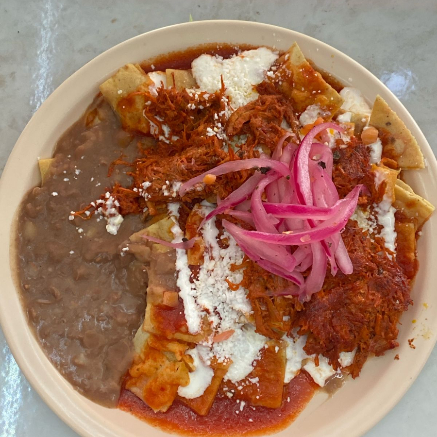 Chilaquiles Rojos con Cochinita