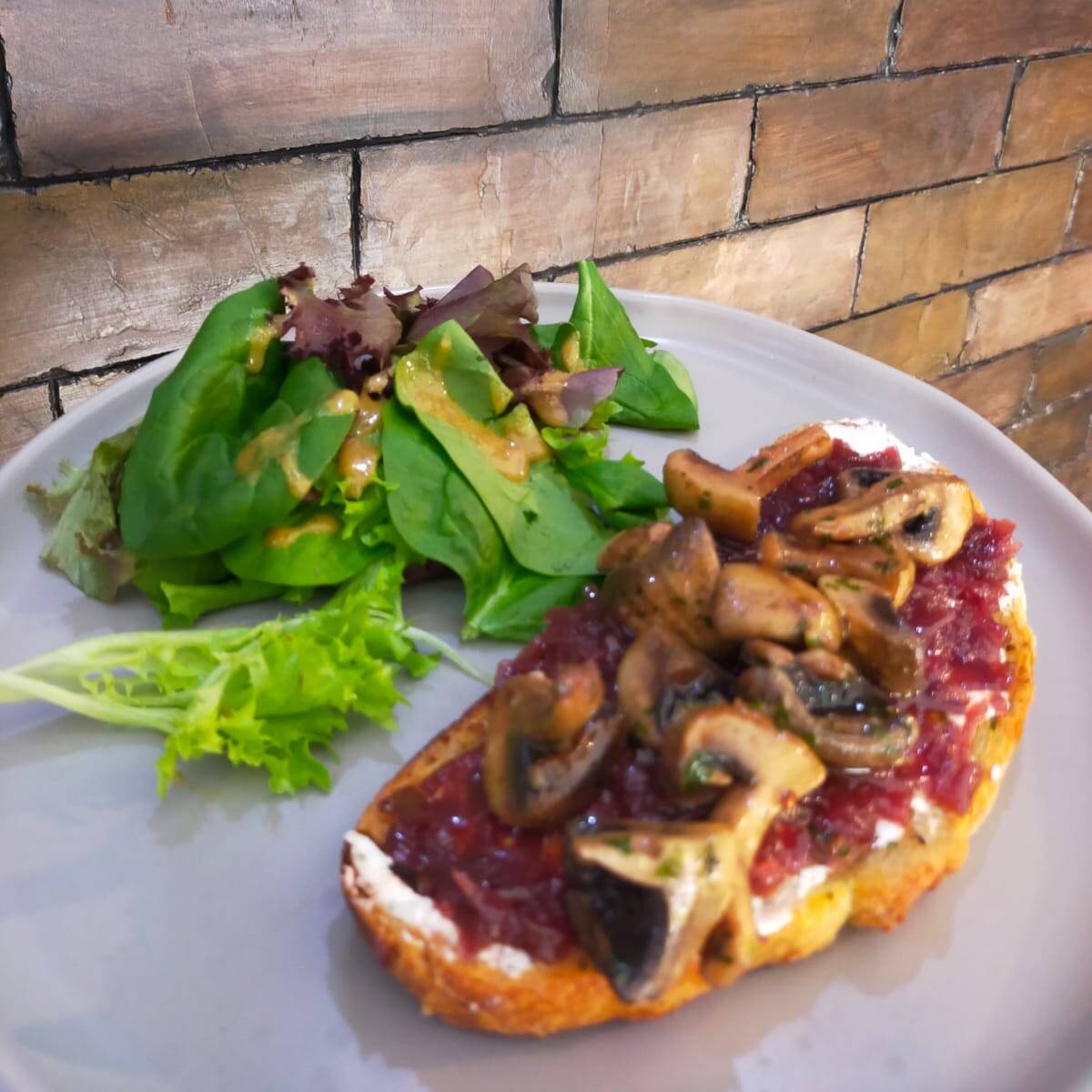 Tosta de Champiñones