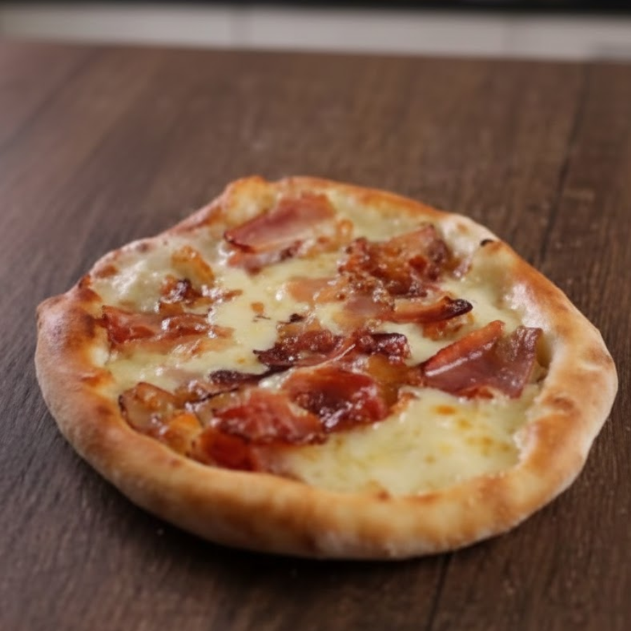 Bacon coberto com mussarela.