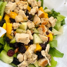 Ensalada con Pollo y Fruta
