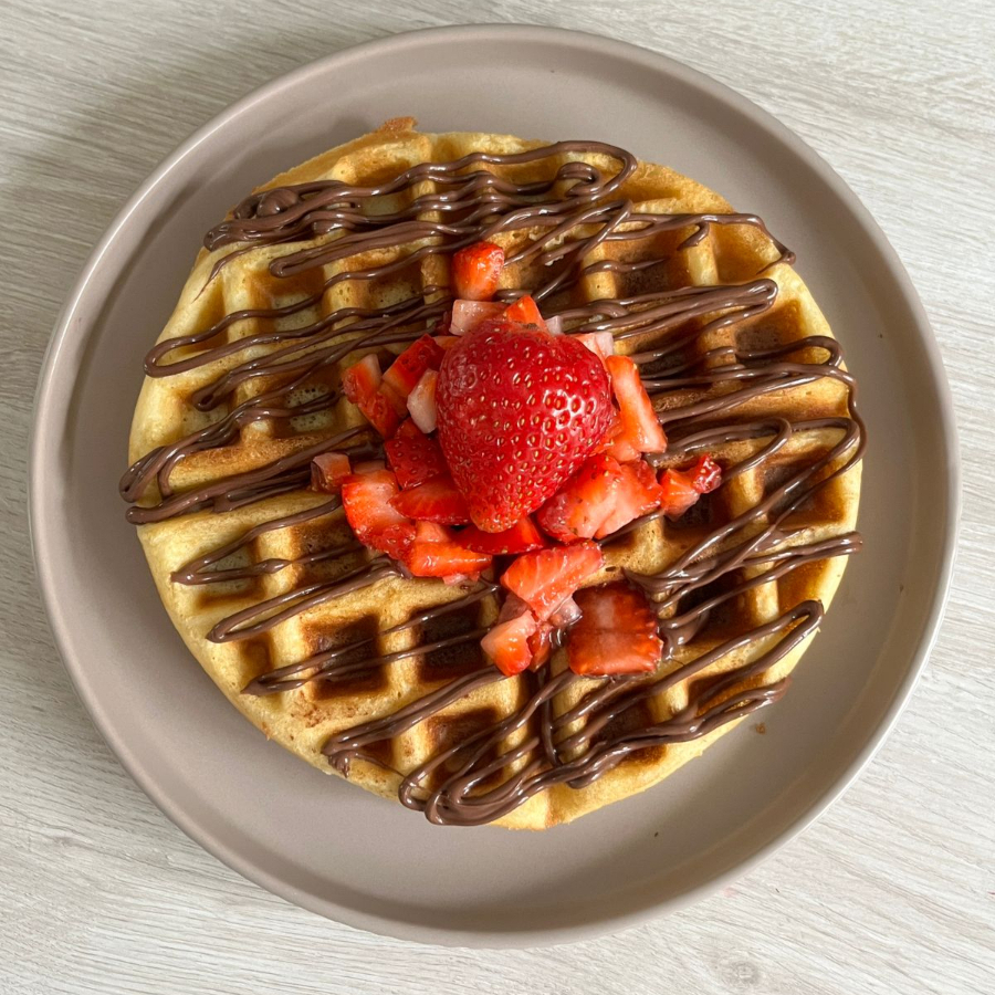 WAFFLE CON LECHERA-FRESA