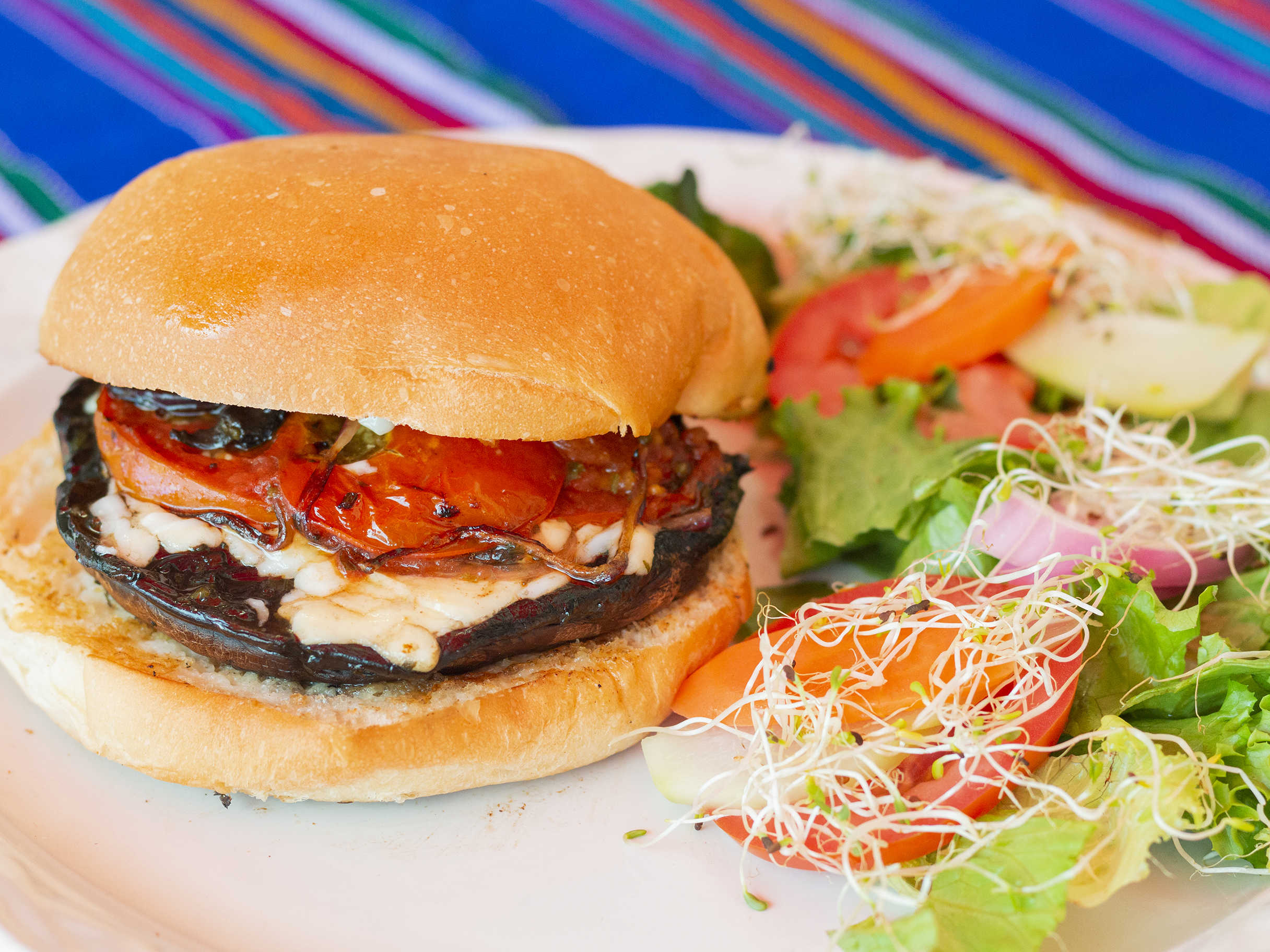 HAMBURGUESA DE CARNE CON CHORIZO