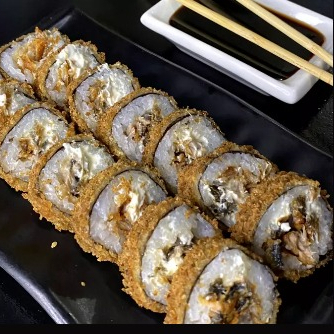 Arroz japones, nori, empanado na farinha panko com bastante crem chesse e kani inak