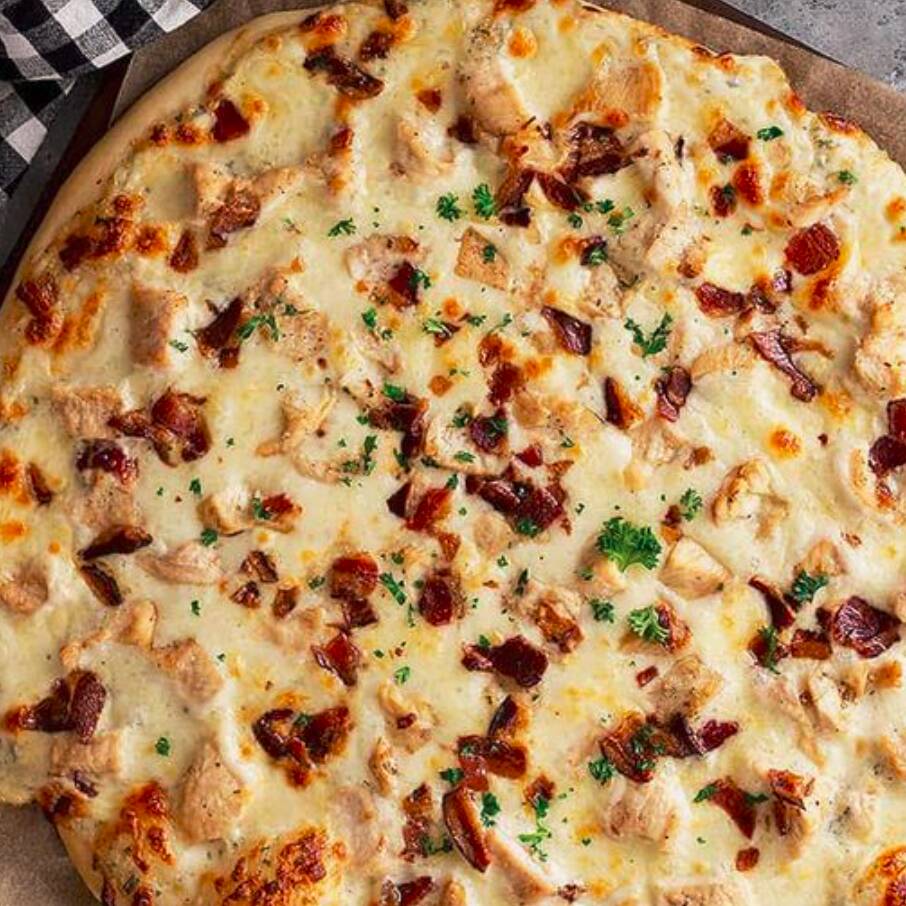 Pizza Pollo y Tocineta Familiar (10P)