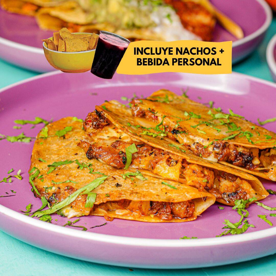 Trío de Gringas de Pollo + Nachos + Bebida