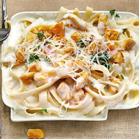 Fetuccine especial+pan al ajo mozzarella