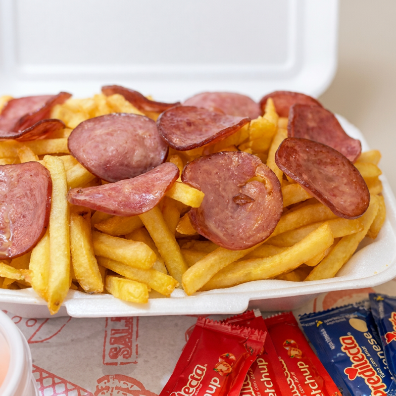 Cheddar,Catupiry, ketchup, maionese e linguiça calabresa