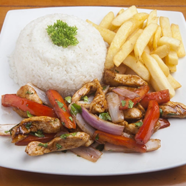 Pollo Saltado