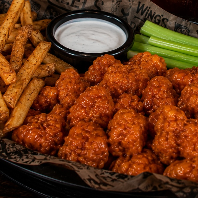 BONELESS INDIVIDUALES MÁS PAPAS