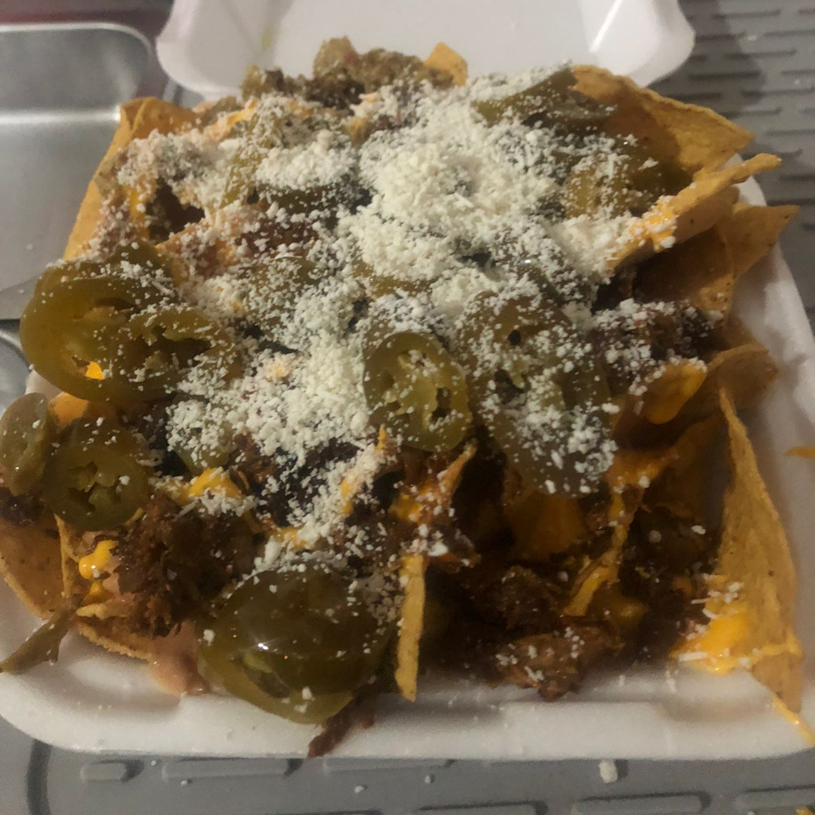 NACHOS CON BIRRIA