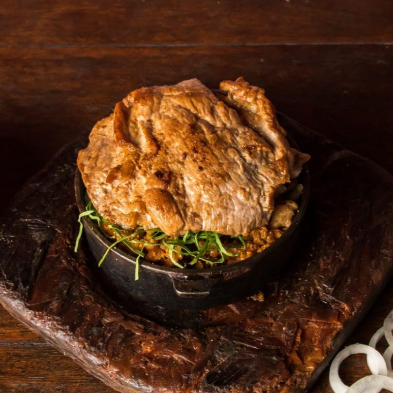 Tropeiro, Arroz, Couve, Ovo, Torresmo e bife de porco