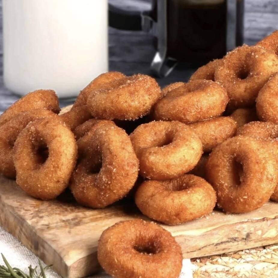 Mini donas espolvoreadas de azúcar y canela