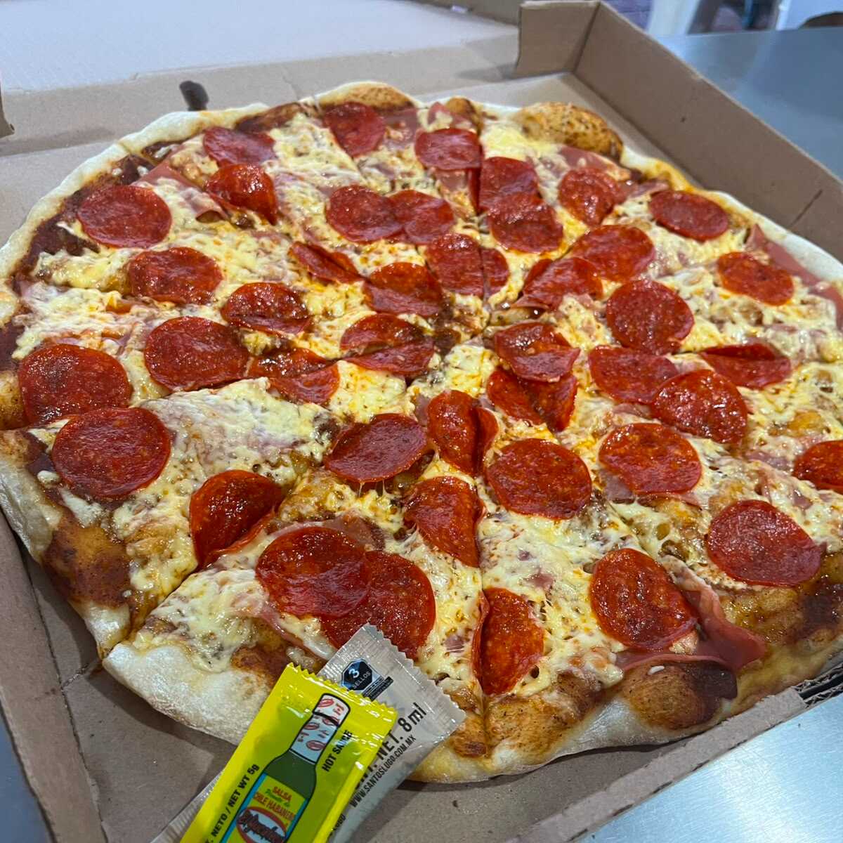 Pizza Grande Jamón o Pepperoni