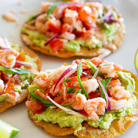 Tostada Ensalada de Camarón